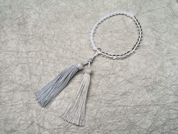 【アシンメトリー念珠（女性用）】3.水晶（丸玉）×白瑪瑙（丸玉）アシンメトリー正絹房